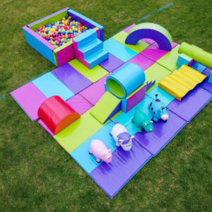 Gimnasio infantil con piscina de pelotas